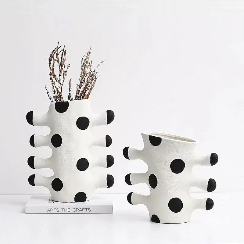 Saskia Resin Vase