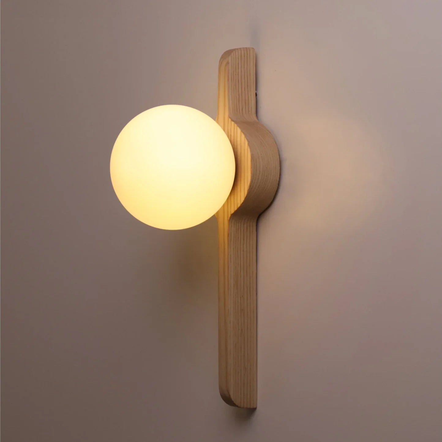 Thais Wood Wall Lamp