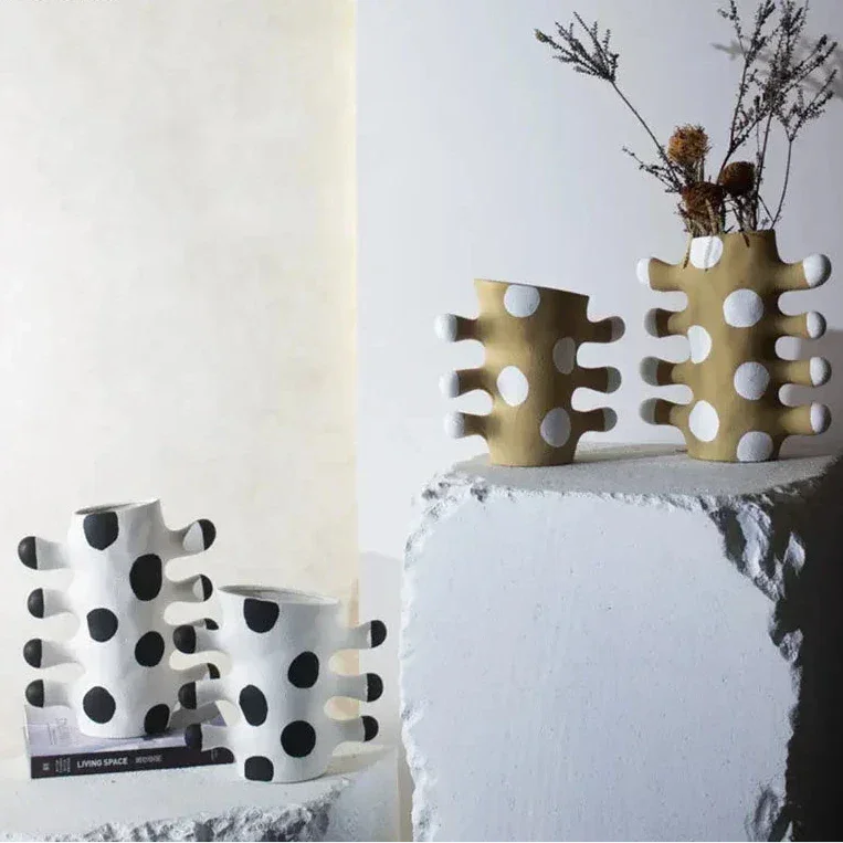 Saskia Resin Vase