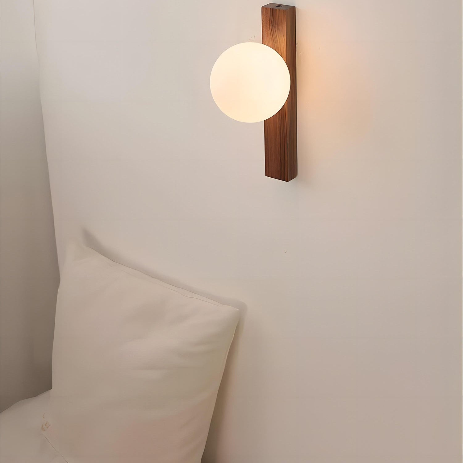 Daphne Wall Lamp
