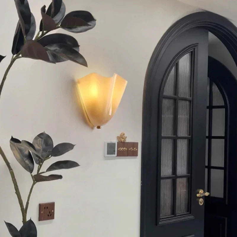 Vistia Wall Lamp