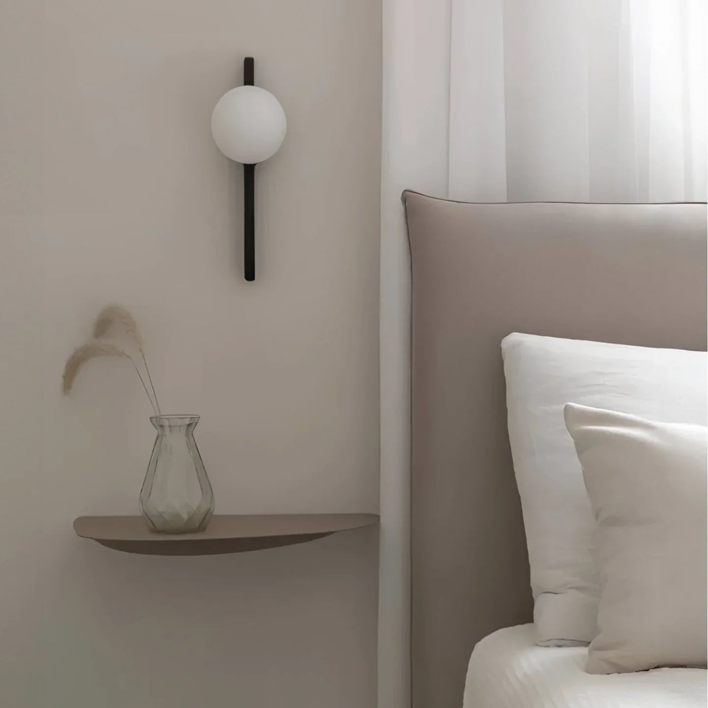 Thais Wood Wall Lamp