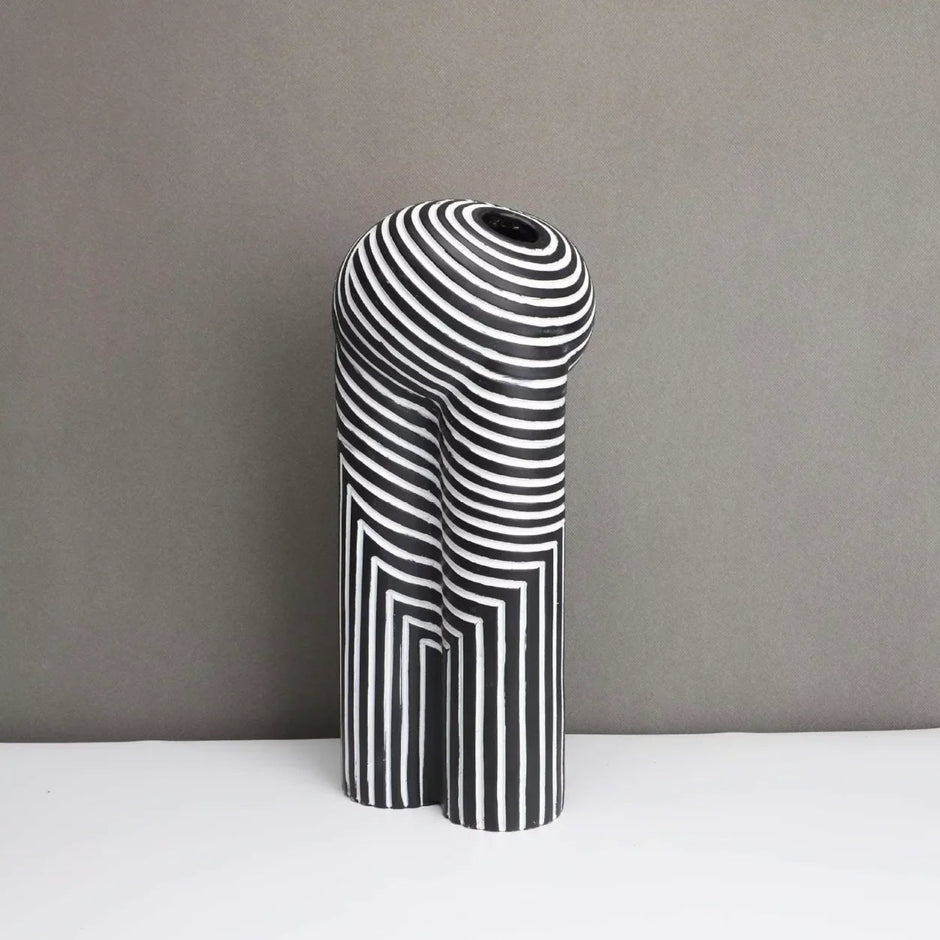 Noir & Blanc Vase Collection