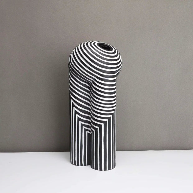 Noir & Blanc Vase Collection