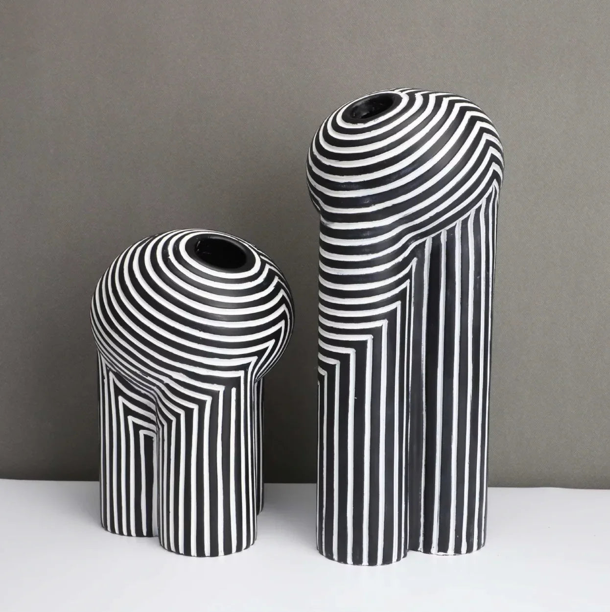 Noir & Blanc Vase Collection