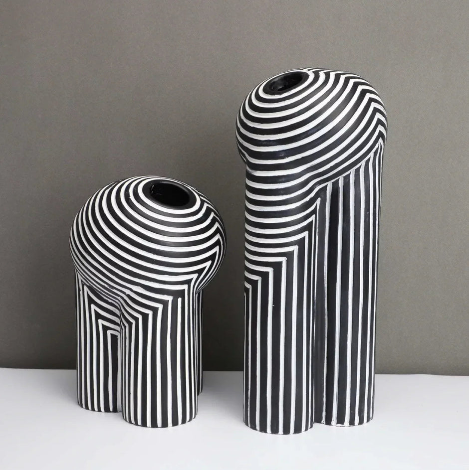 Noir & Blanc Vase Collection
