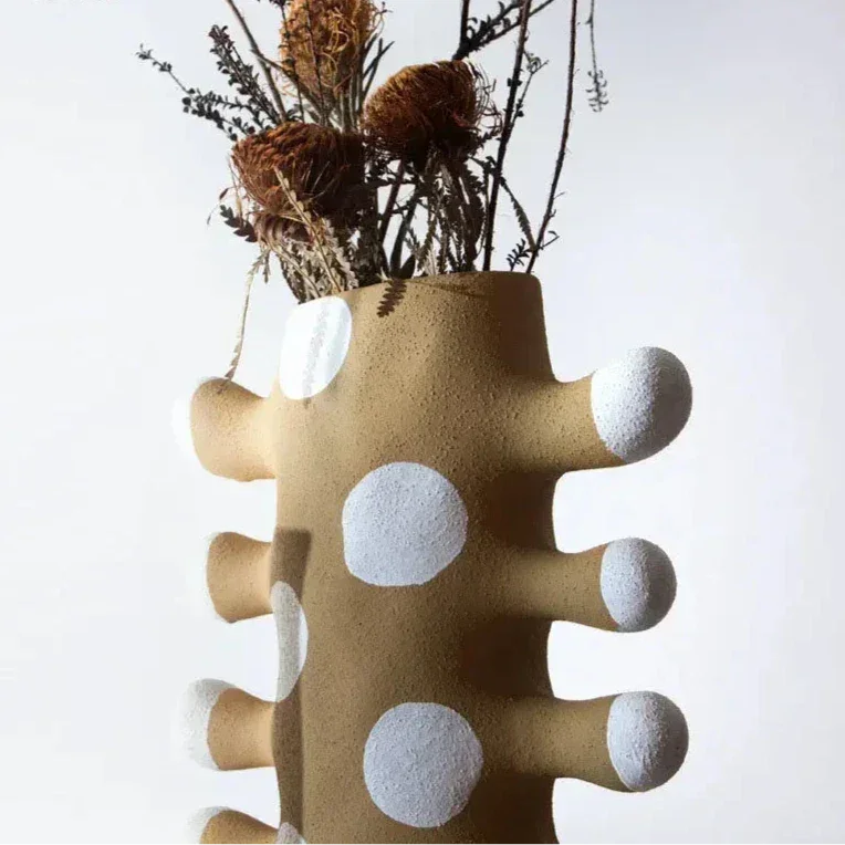 Saskia Resin Vase