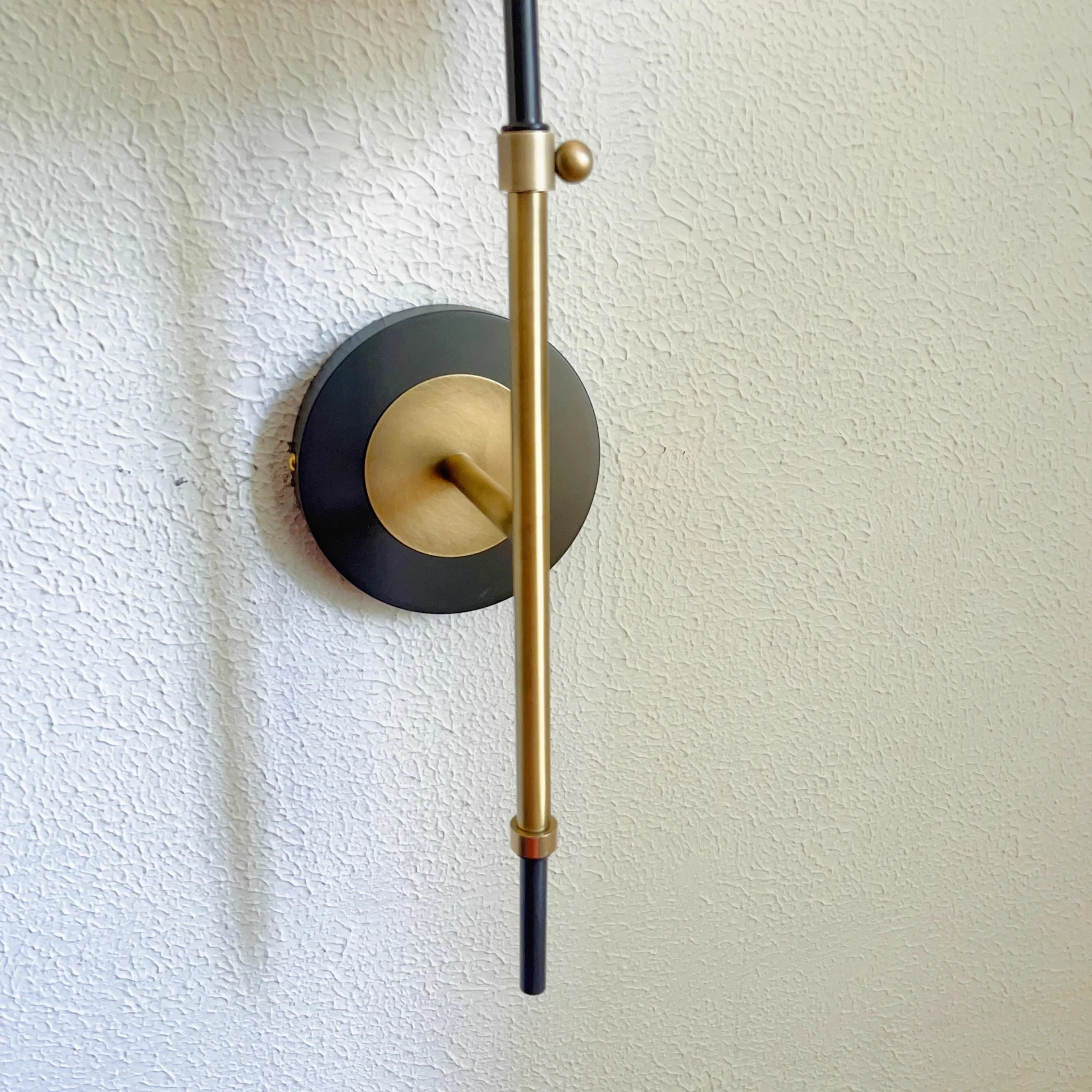 Yeira Wall Lamp