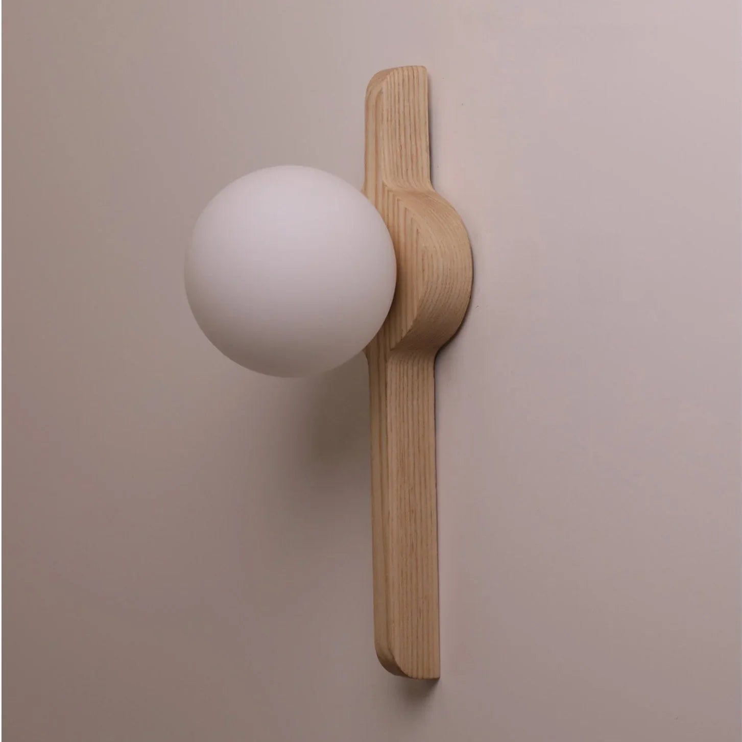 Thais Wood Wall Lamp