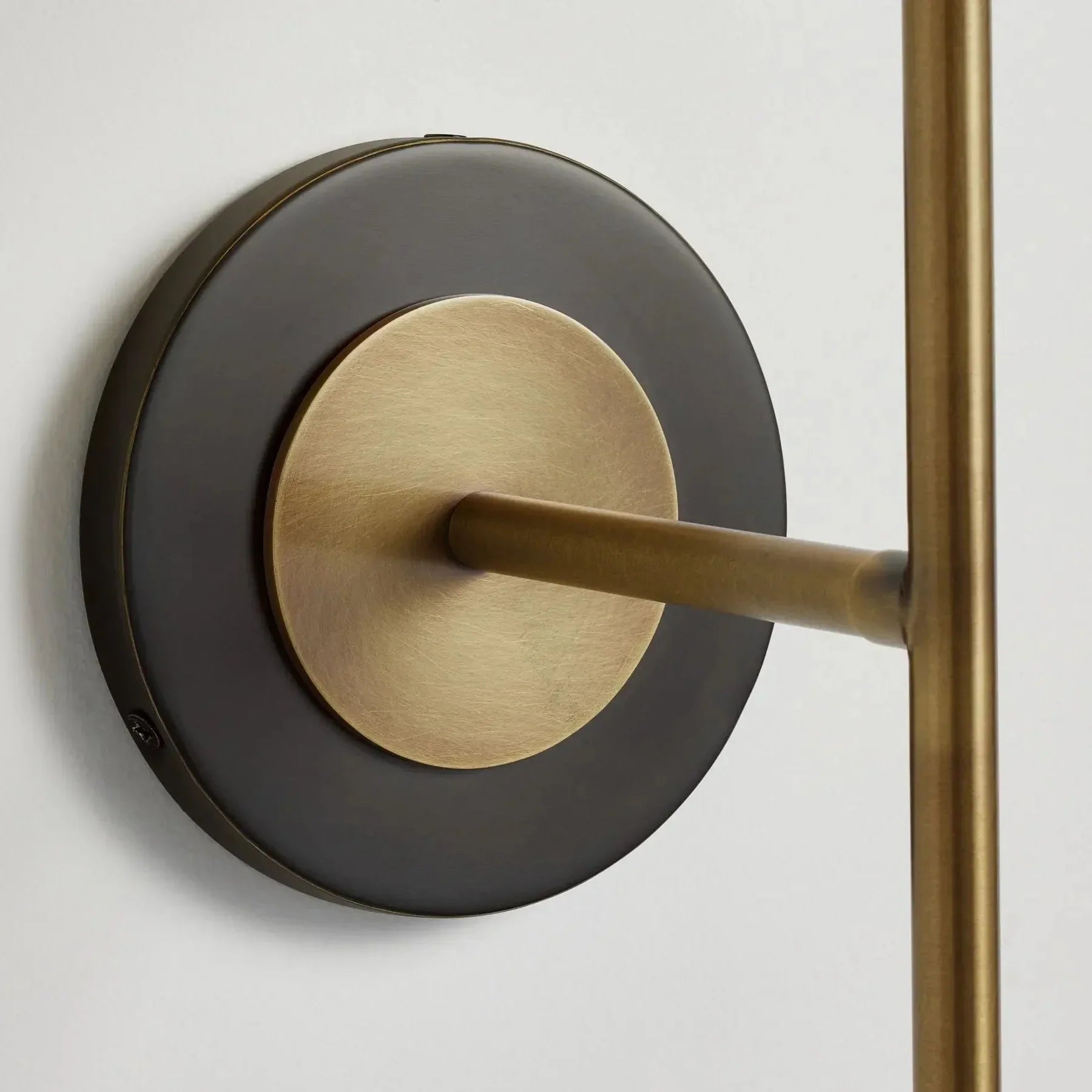 Yeira Wall Lamp